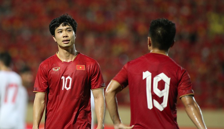 Đông đảo CĐV tuyên bố không theo dõi ĐT Việt Nam sau khi danh sách dự ASIAN CUP 2023 được công bố: ‘Không có Công Phượng thì xem làm gì cho phí sức’