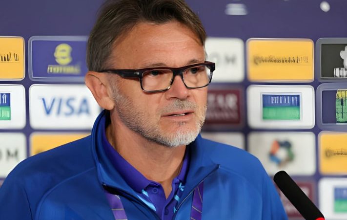 HLV Troussier vẫn khẳng định ĐT Việt Nam đang đi đúng hướng dù bị loại sớn ở Asian Cup: ‘Thua keo này ta bày keo khác, các bạn hãy chờ tôi thay đổi ngoạn mục’