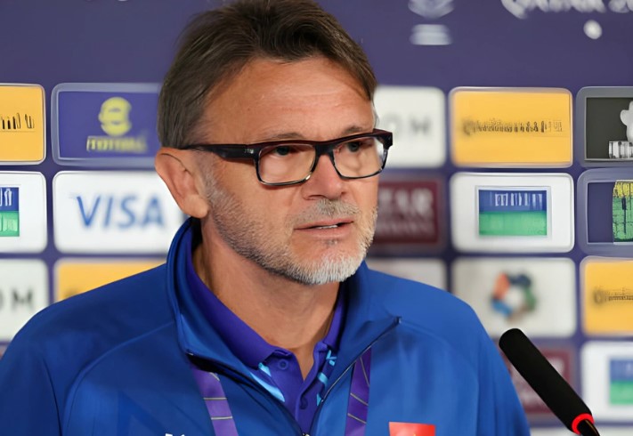 HLV Troussier vẫn khẳng định ĐT Việt Nam đang đi đúng hướng dù bị loại sớn ở Asian Cup: ‘Thua keo này ta bày keo khác, các bạn hãy chờ tôi thay đổi ngoạn mục’