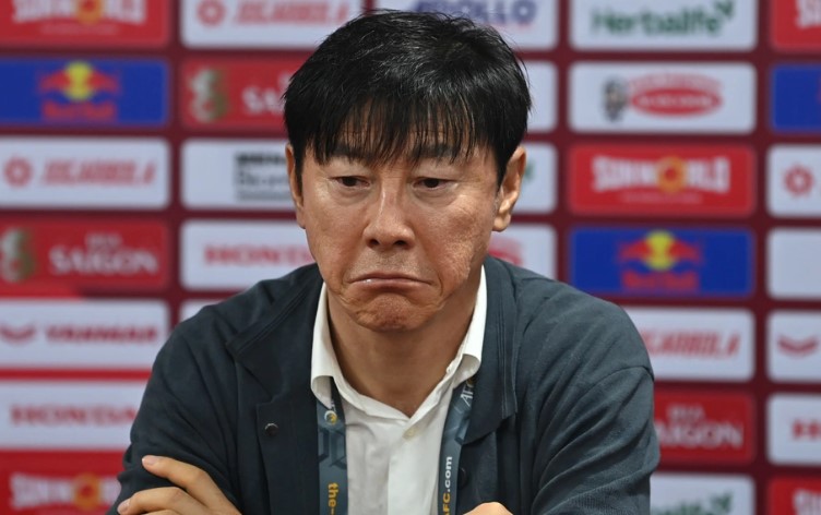 HLV Shin Tae Yong: ‘Tối rất buồn khi HLV Troussier rời ĐT Việt Nam, nó ảnh hưởng tới kho điểm của Indonesia’