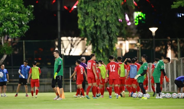 Phải tập trên sân ‘phủi’, đội tuyển Việt Nam bị ‘do thám’ ở Indonesia: Chiến thuật lộ hết rồi