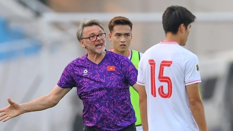 HLV Troussier: ‘Cầu thủ Việt Nam thiếu sự dũng cảm, đá thua không dám đứng ra nhận lỗi’