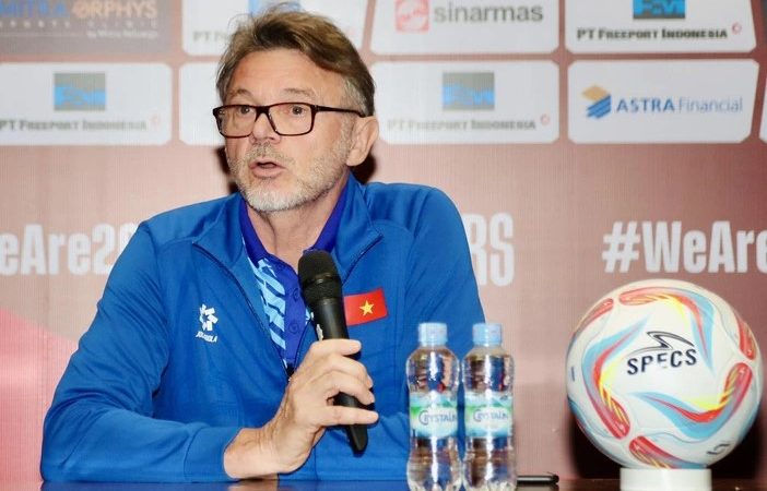 HLV Troussier: ‘80% người hâm mộ mong tôi bị sa thải, họ không theo dõi quá trình mà chỉ chờ kết quả rồi muốn VFF đuổi tôi’