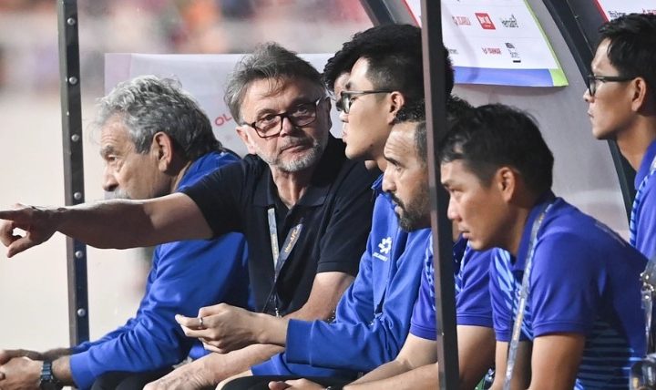 Báo Pháp chỉ trích ĐT Việt Nam vì sa thải HLV Troussier: “Đúng là lũ quê mùa không biết trọng nhân tài”